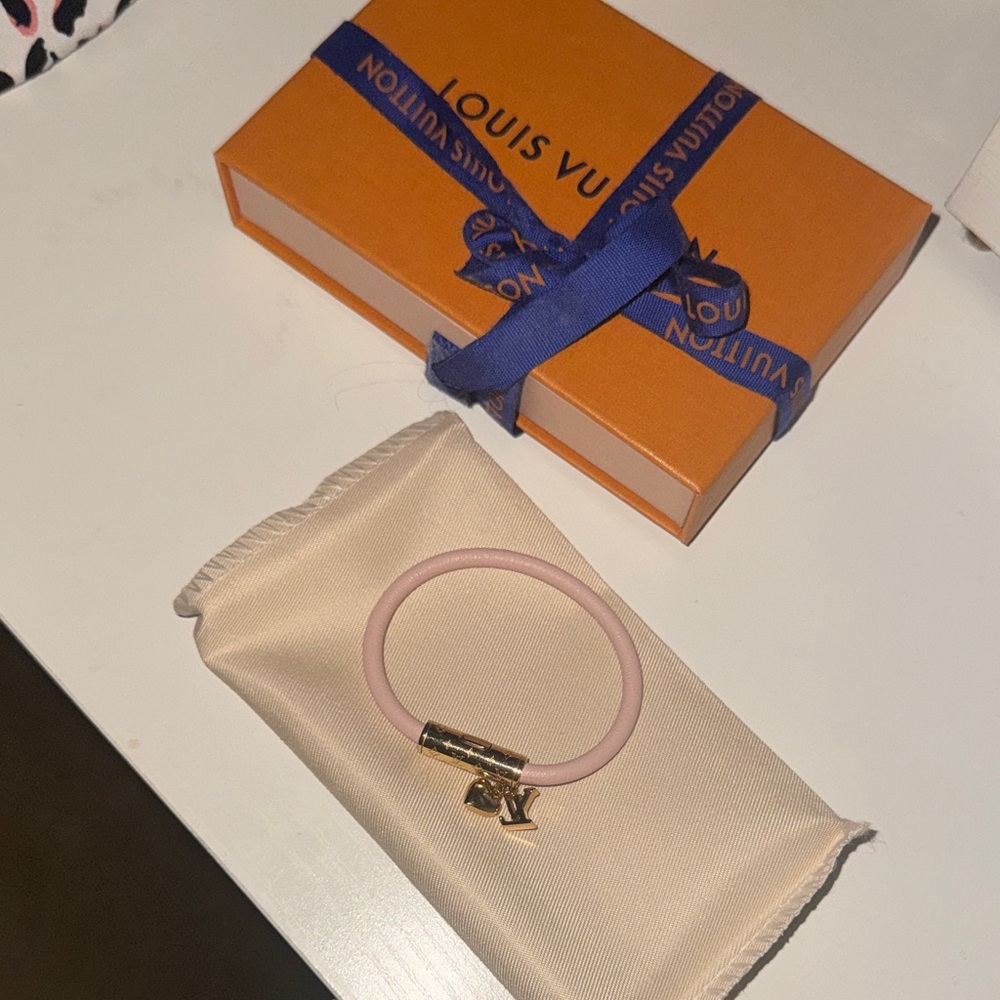 Louis Vuitton Plush Heart Bracelet Pink - Picture 4 of 6